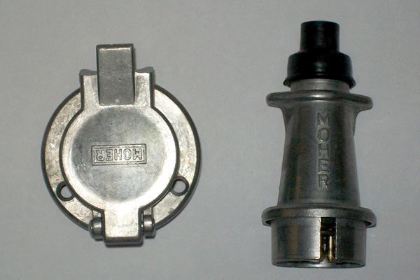 5354 - ENCHUFE COMPLETO 5 VIAS ALUMINIO - TIPO TRILER